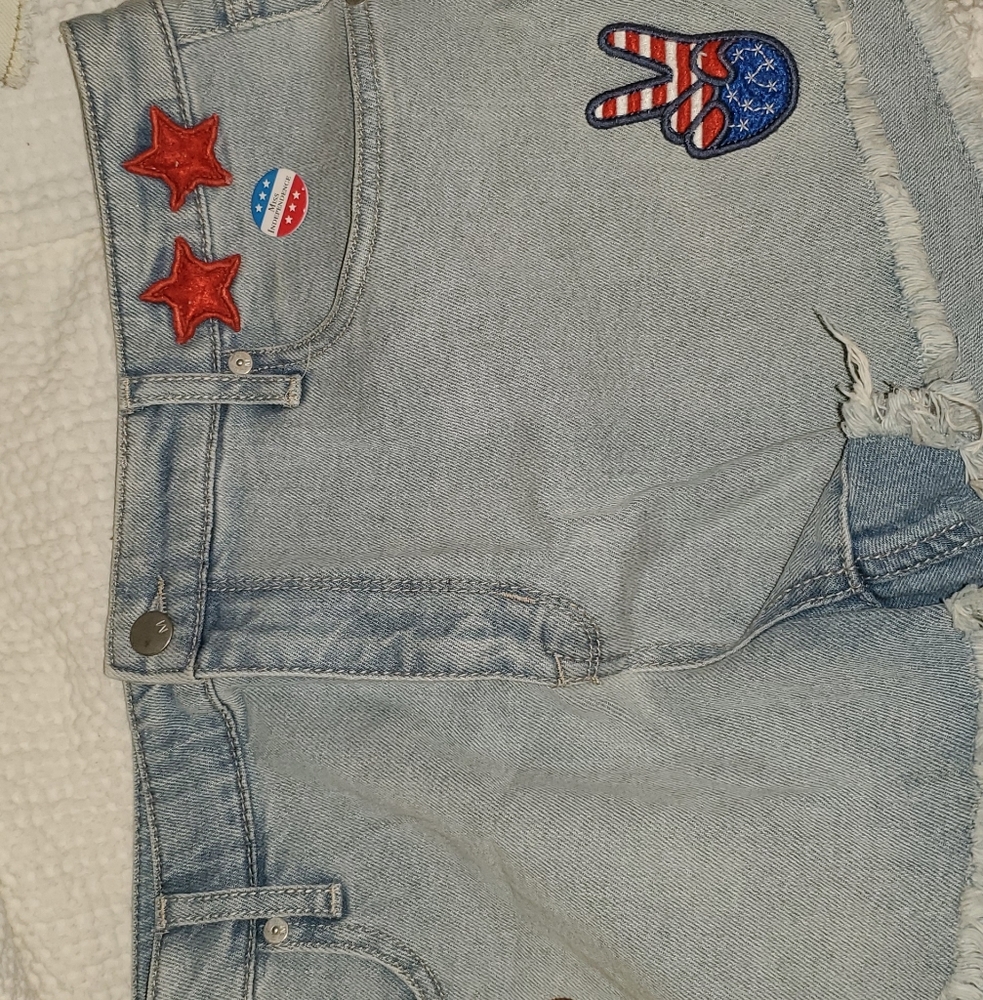 Shorts - Picture 3 of 3